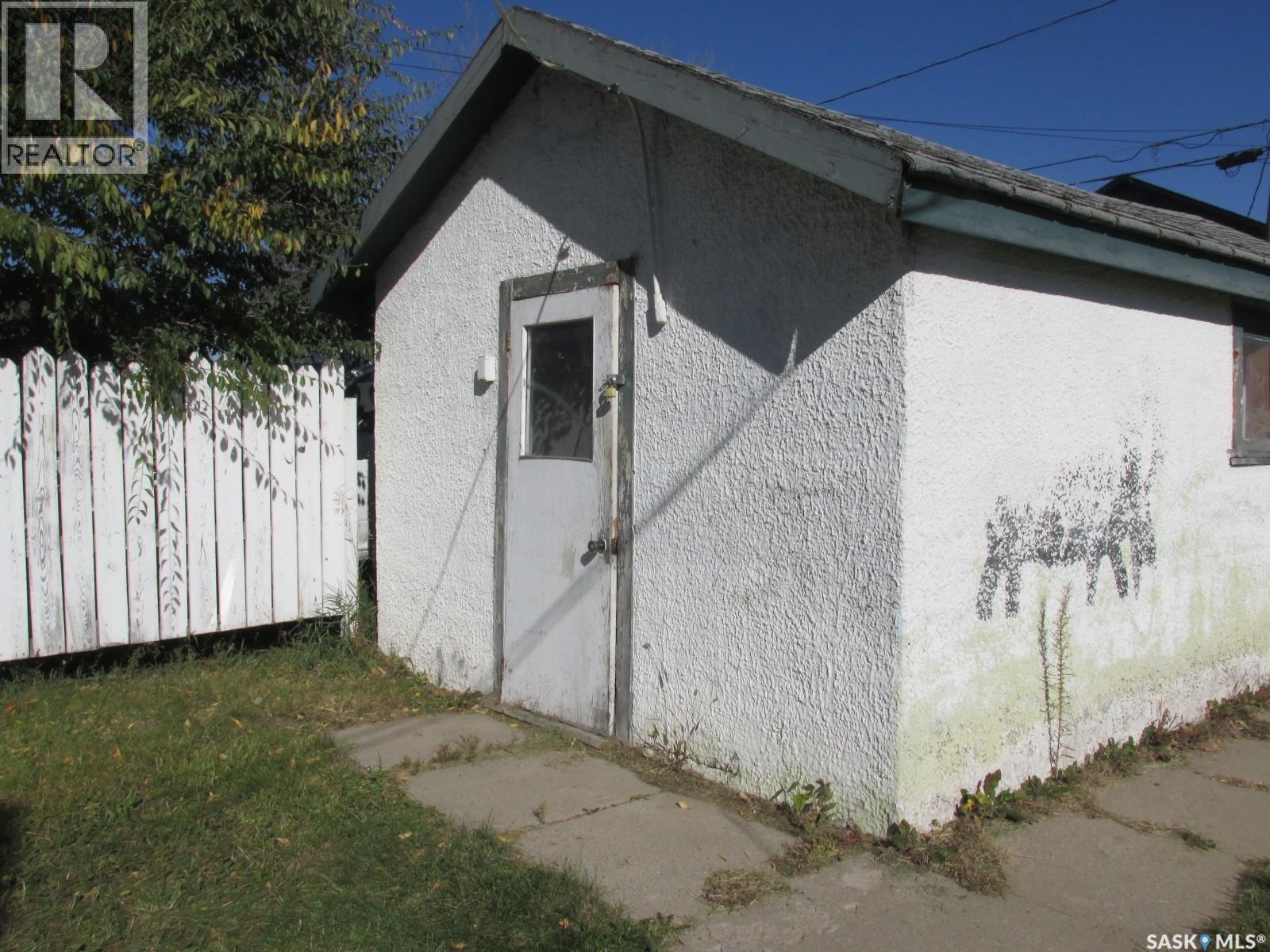 303 2nd STREET W - 3
