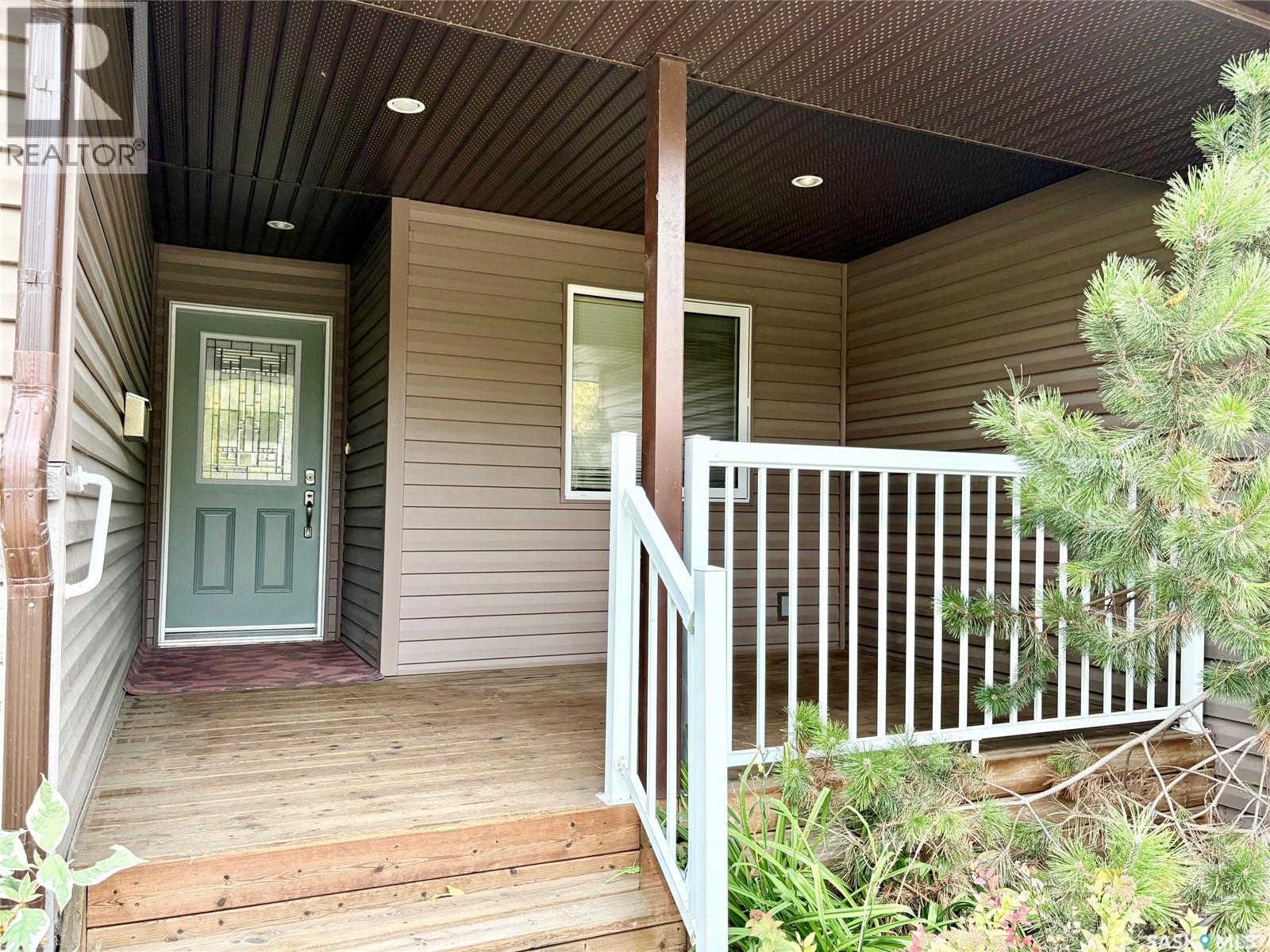 142 Manitoba AVENUE, Yorkton — photo 2