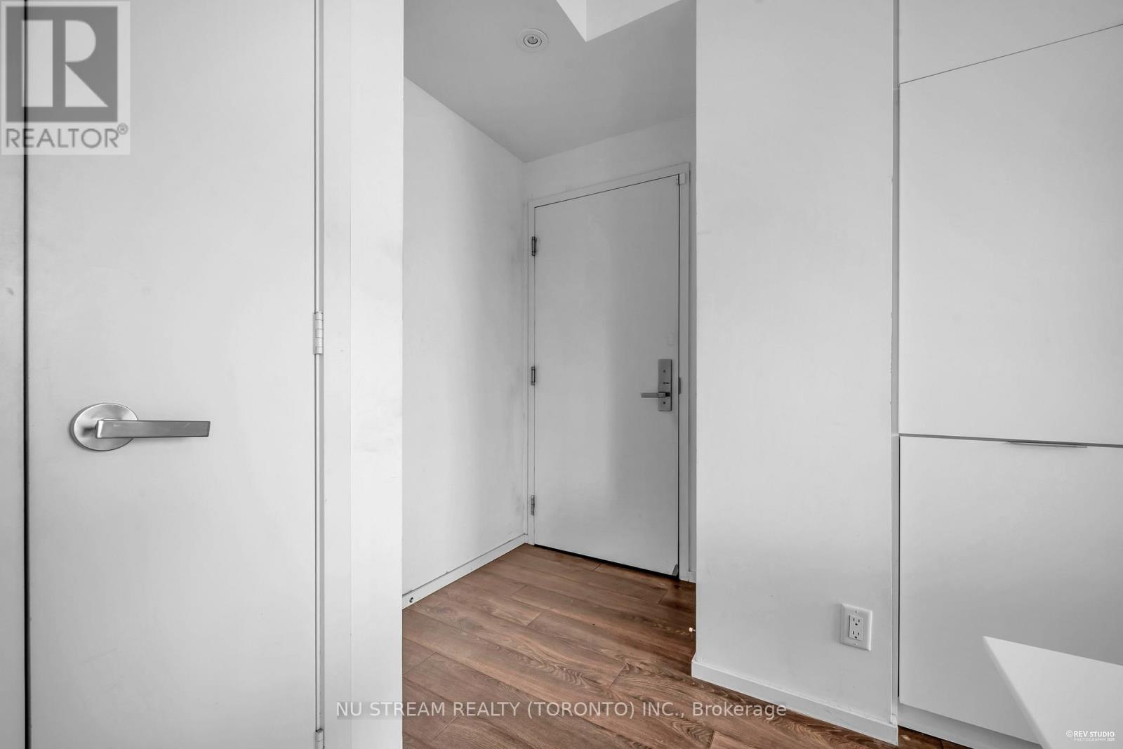 4806 - 5 ST JOSEPH STREET, Toronto (Bay Street Corridor) — photo 2