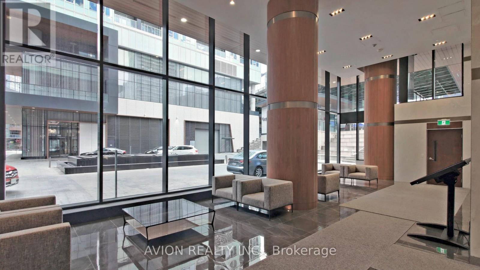 17 Bathurst Street — photo 30