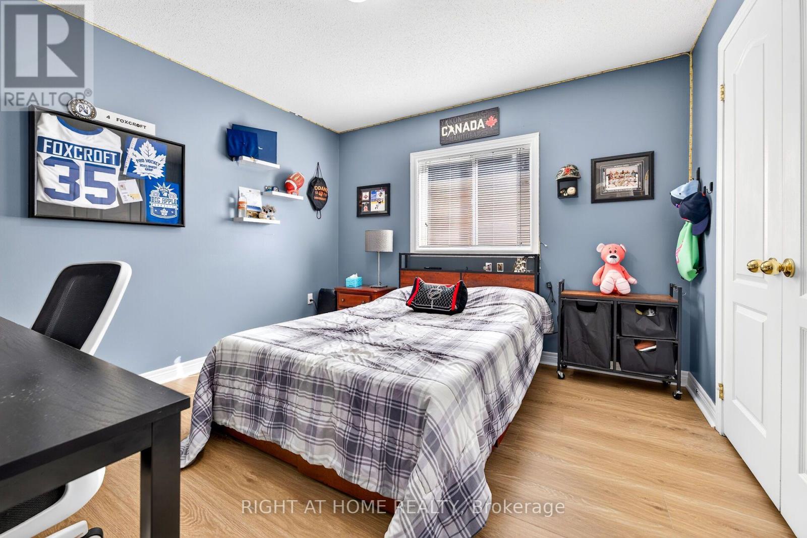 54 VINIFERA DRIVE - 22