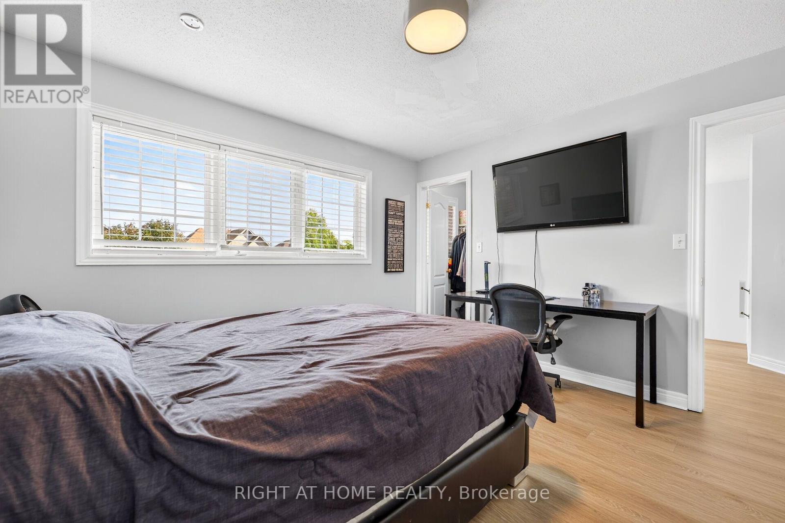 54 VINIFERA DRIVE - 24