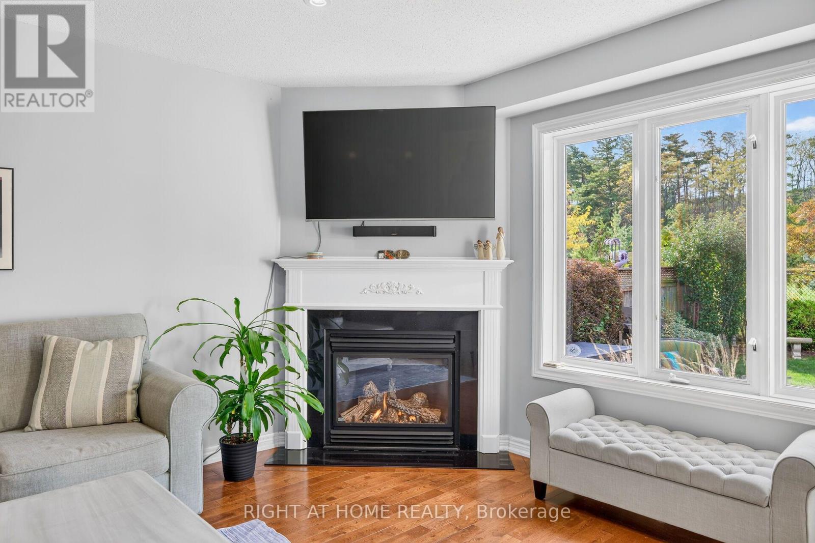 54 Vinifera Drive, Grimsby, ON photo 5