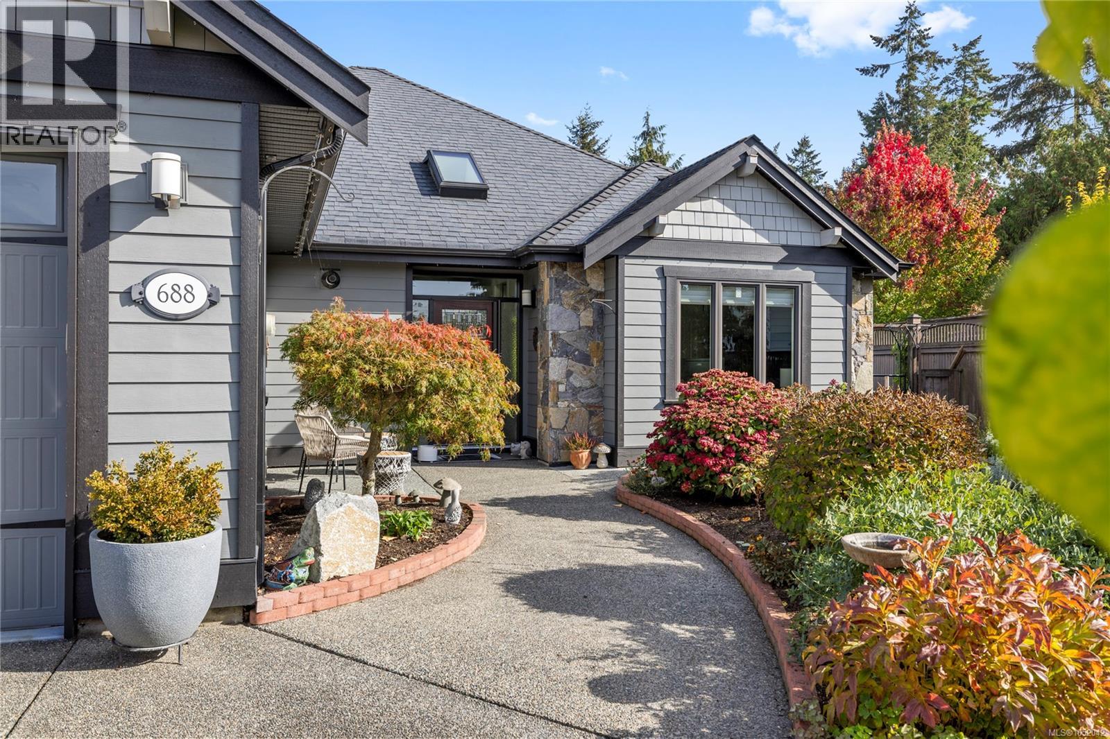 688 Lowry's Rd, French Creek
