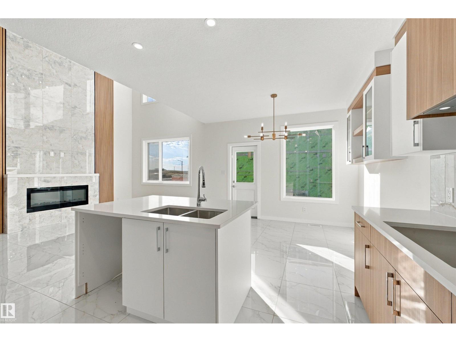 3824 39 St - 18