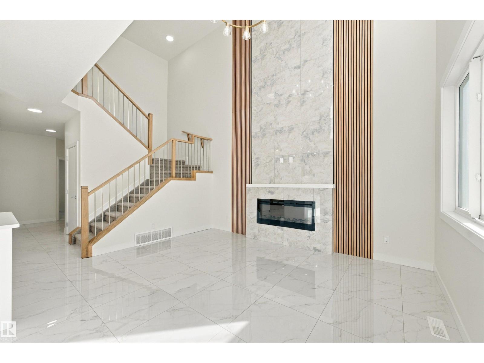 3824 39 St - 23