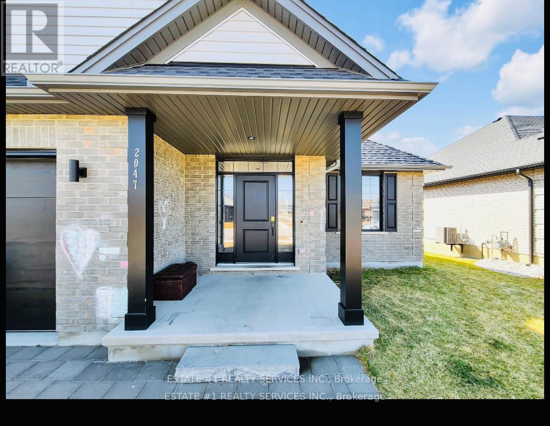 2047 LOCKWOOD CRESCENT - 4