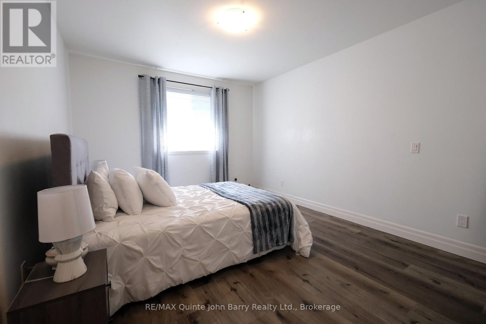 25 Hillside Meadow Drive, Quinte West, ON photo 15