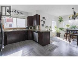 Living room - 5424 51 Avenue, Rocky Mountain House, AB T4T1E8 Photo 6