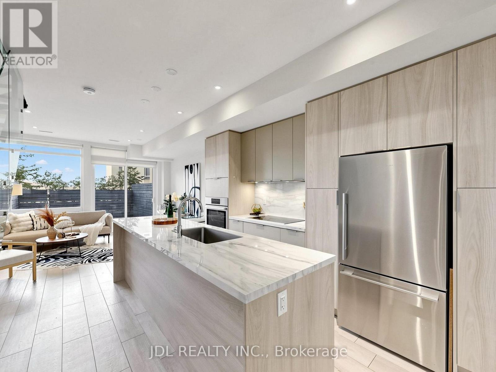 28 Sonic Way, Toronto, ON photo 11