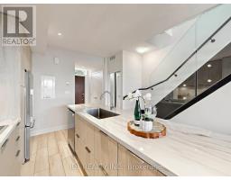 28 Sonic Way, Toronto, ON M3C3Z2 Photo 12