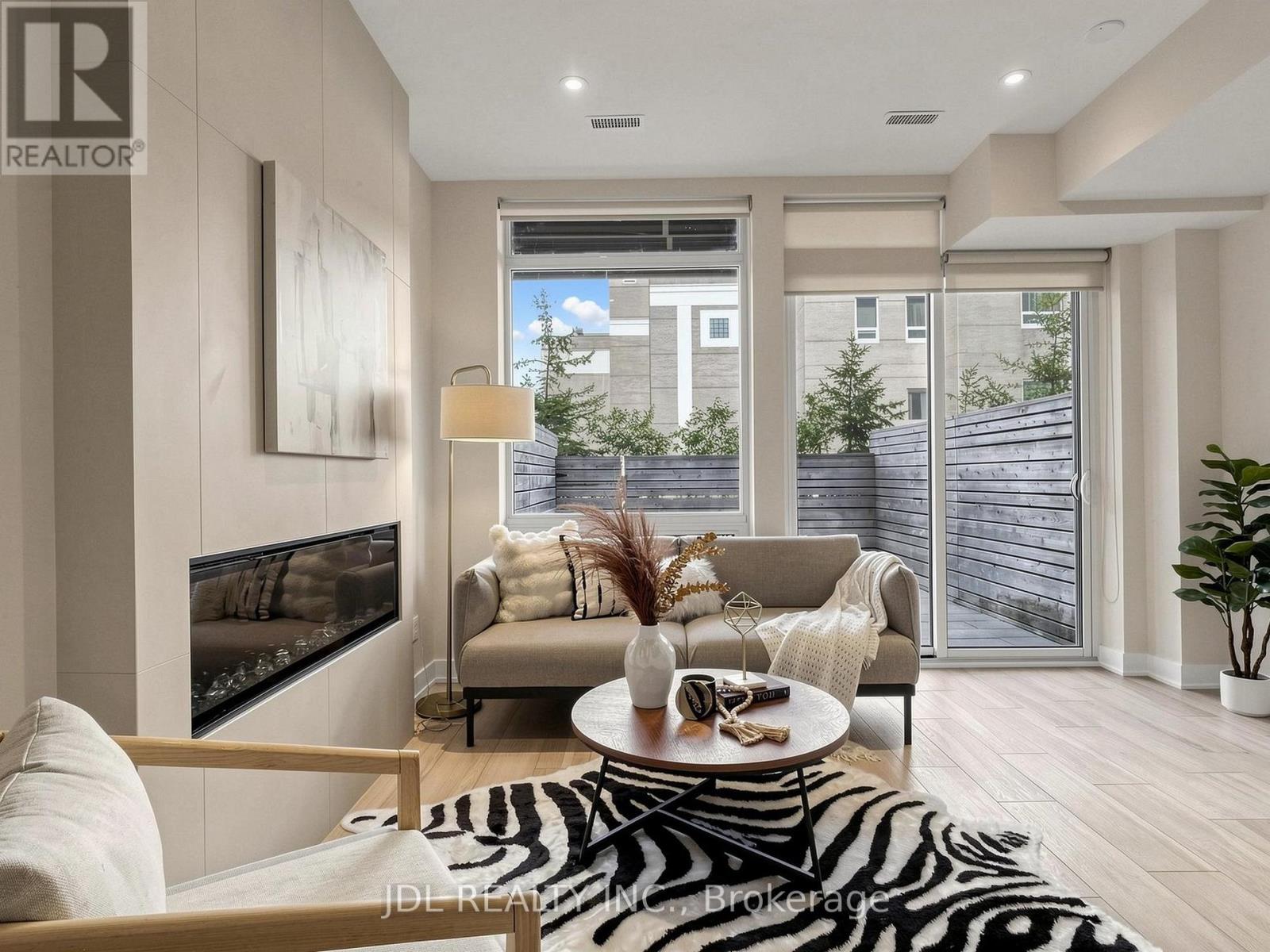 28 Sonic Way, Toronto, ON photo 3