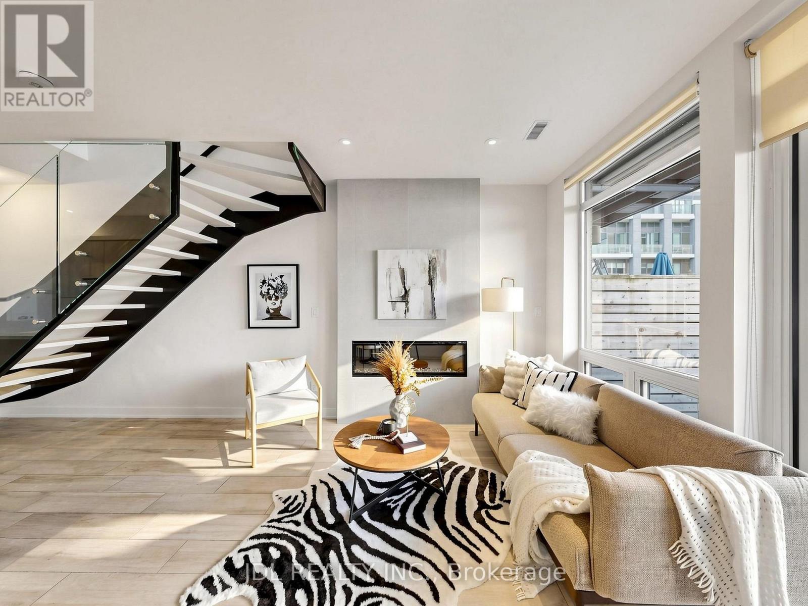 28 Sonic Way, Toronto, ON photo 6