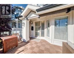 430 56 Avenue SW - photo 2