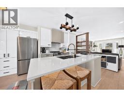 430 56 Avenue SW - photo 9