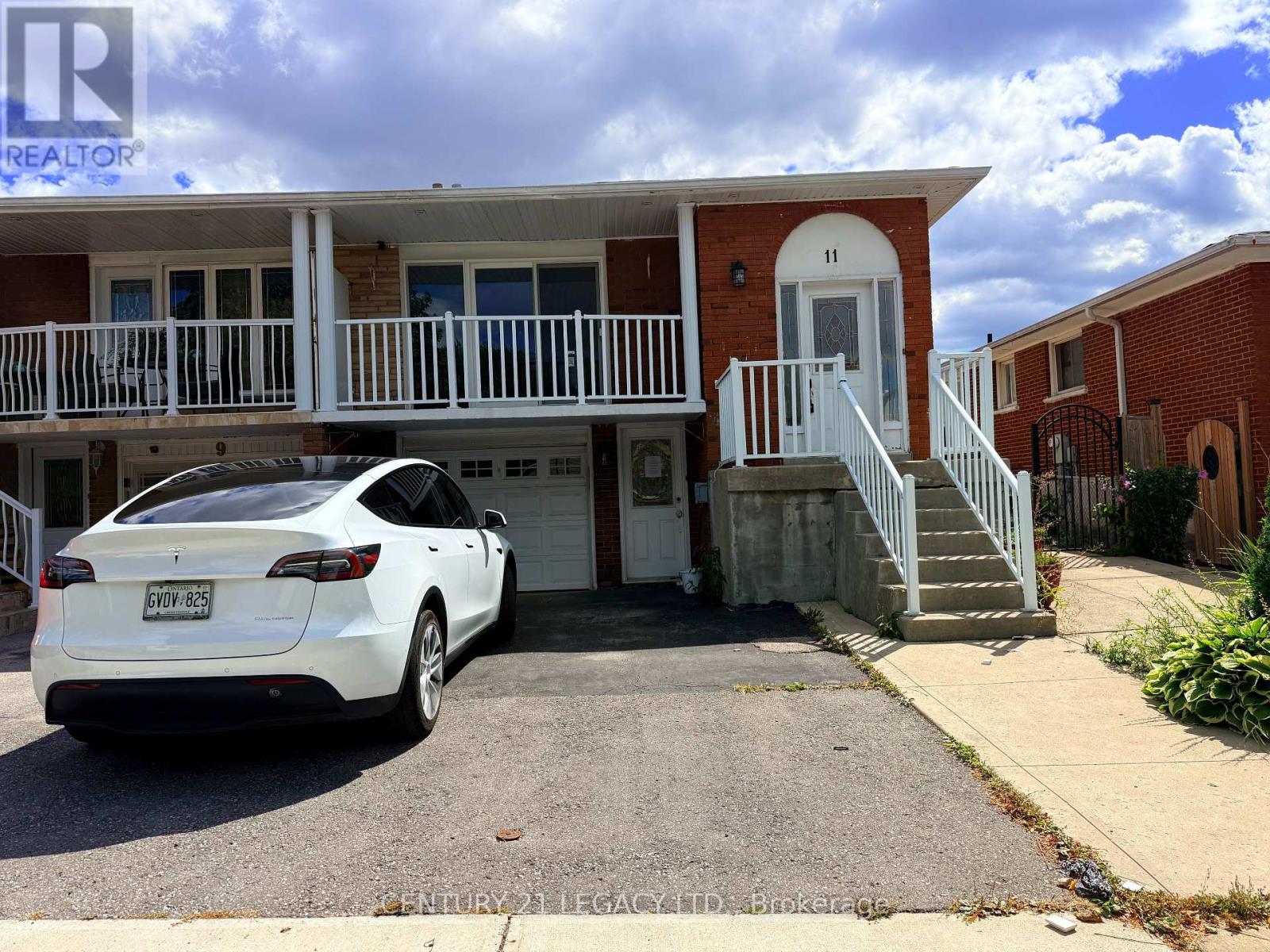 11 Tolton Drive, Brampton, ON photo 1