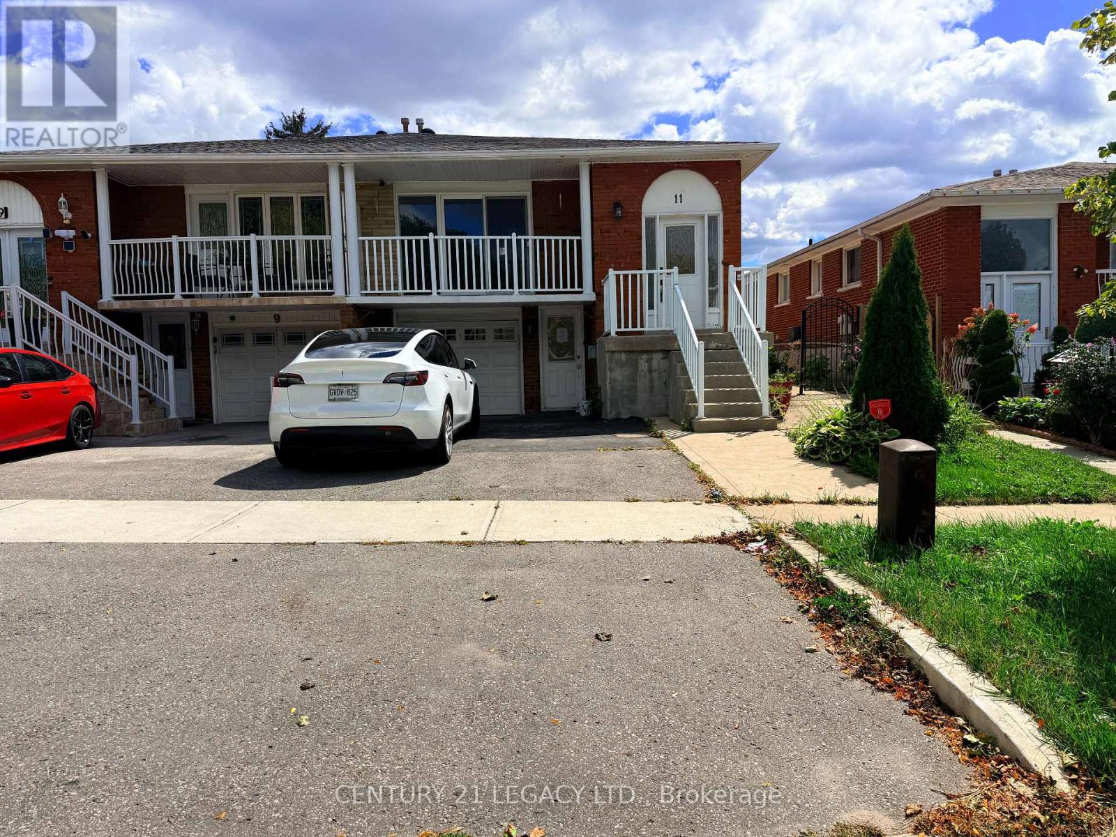 11 Tolton Drive, Brampton, ON photo 2