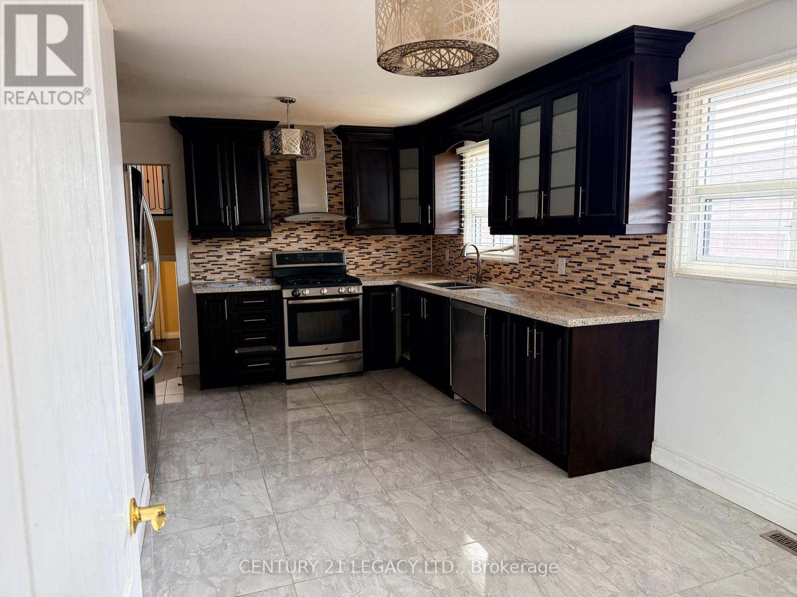 11 Tolton Drive, Brampton, ON photo 5