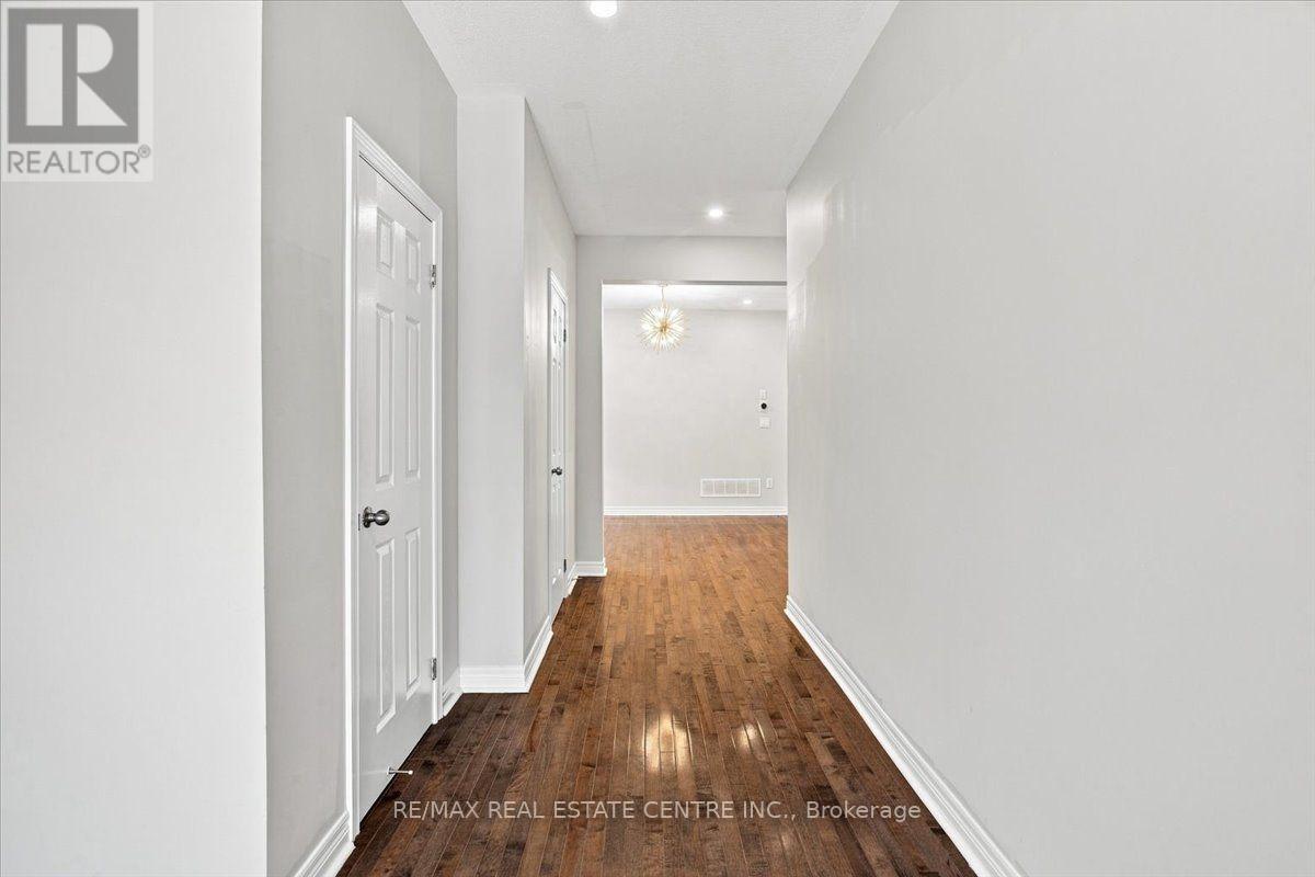 1053 Job Crescent, Milton, ON photo 3