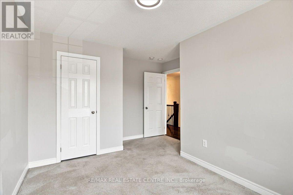 1053 Job Crescent, Milton, ON photo 30