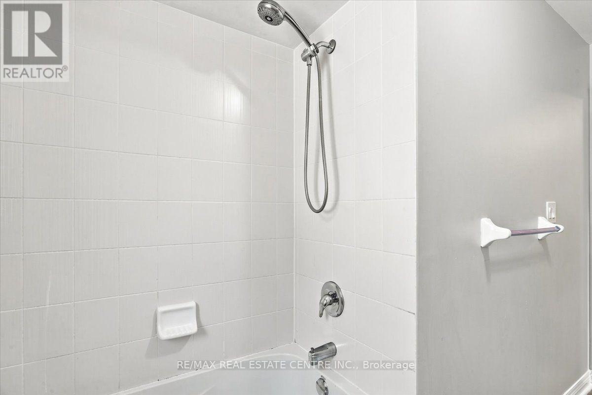 1053 Job Crescent, Milton, ON photo 32