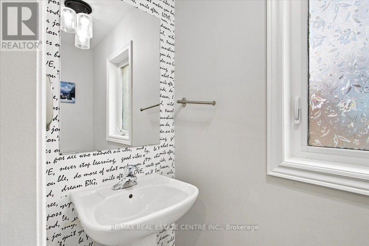 1053 Job Crescent, Milton, ON photo 4