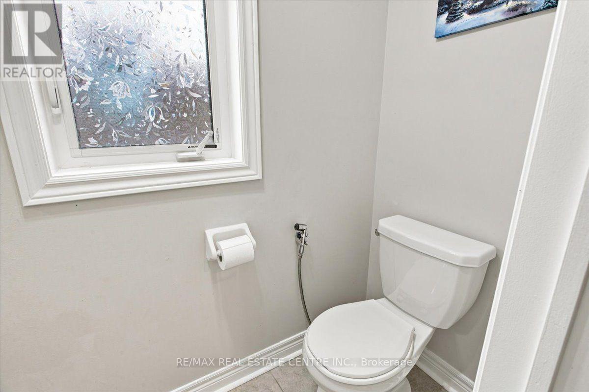 1053 Job Crescent, Milton, ON photo 5