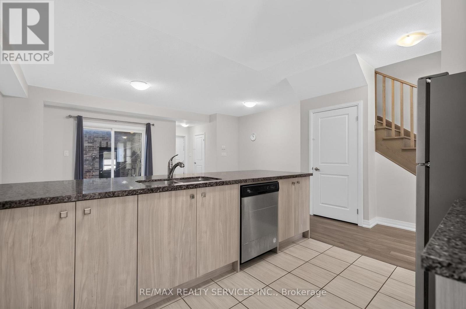 225 CORONATION ROAD - 12