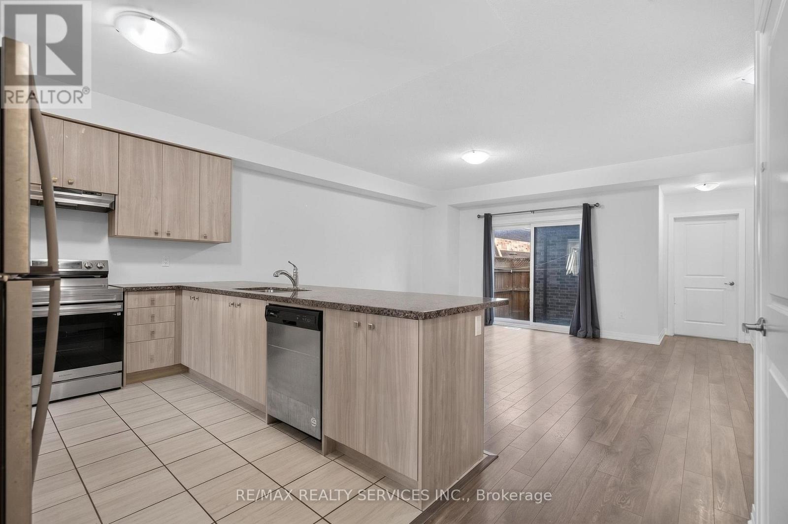 225 CORONATION ROAD - 10