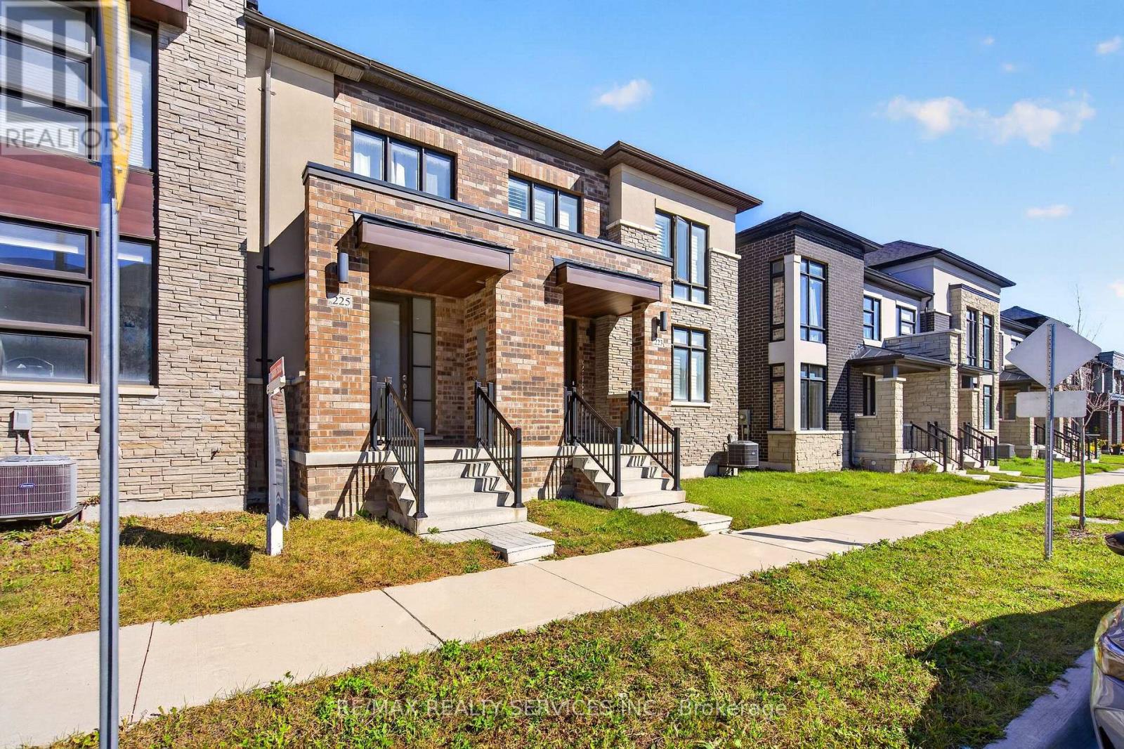 225 CORONATION ROAD - 3