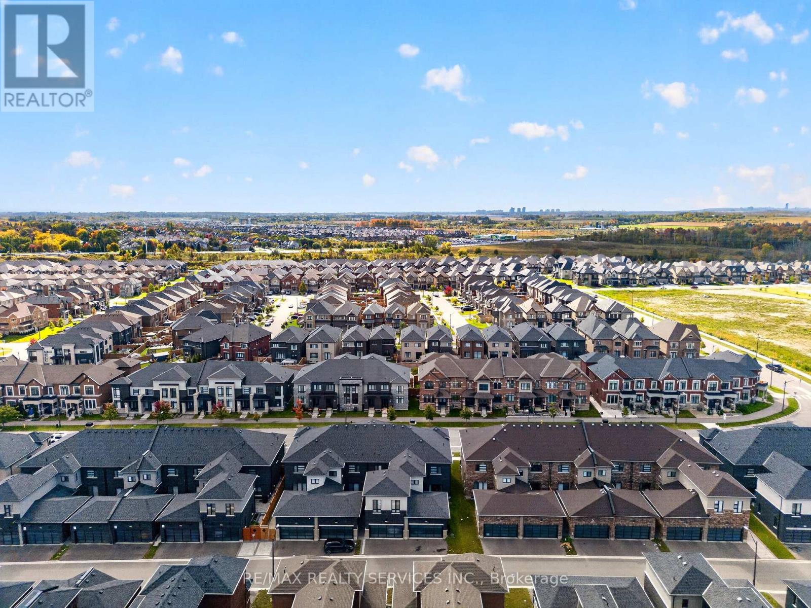 225 CORONATION ROAD - 44
