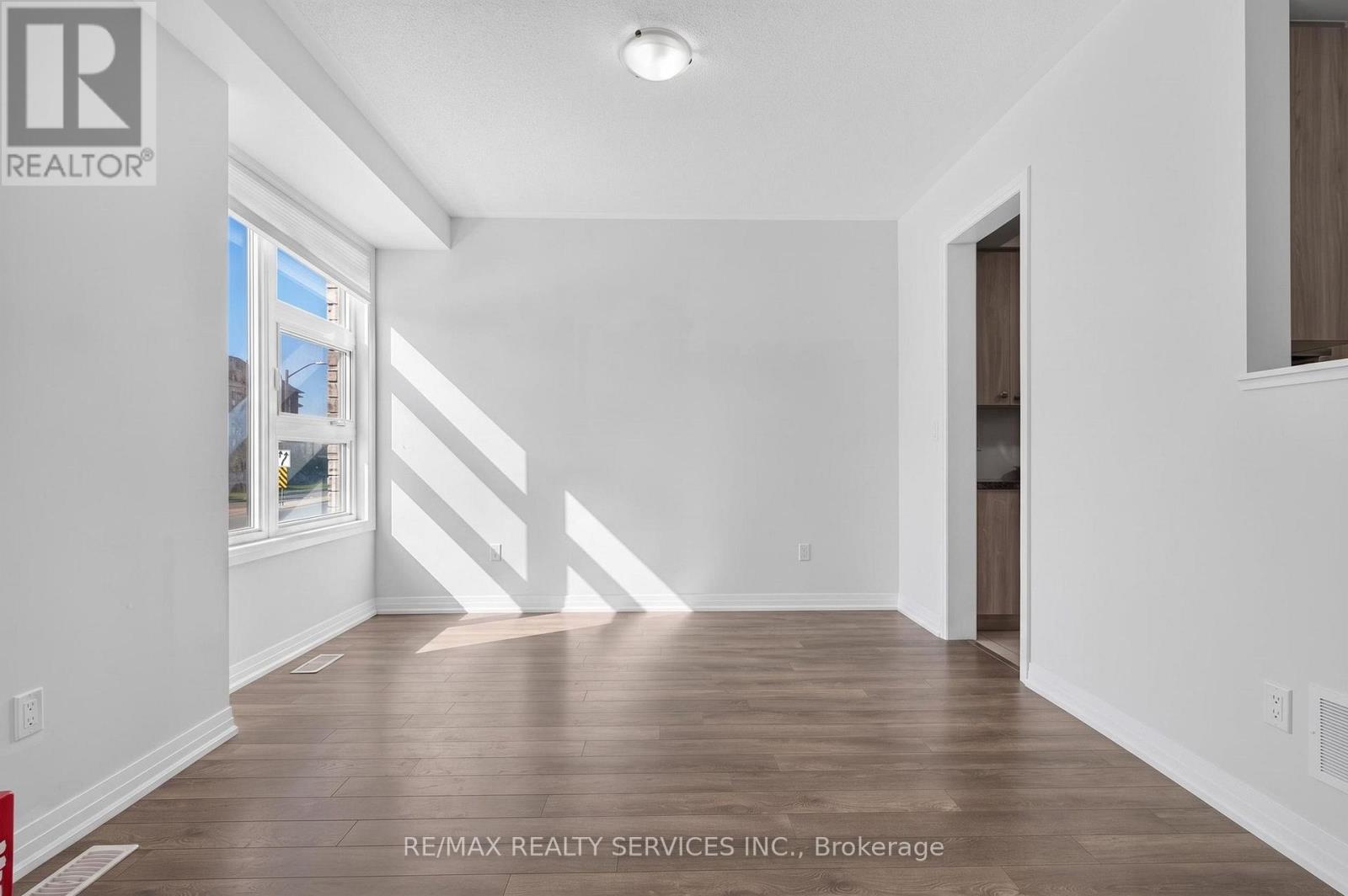 225 CORONATION ROAD - 8