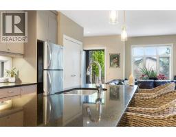 5012 20 Street SW - photo 7