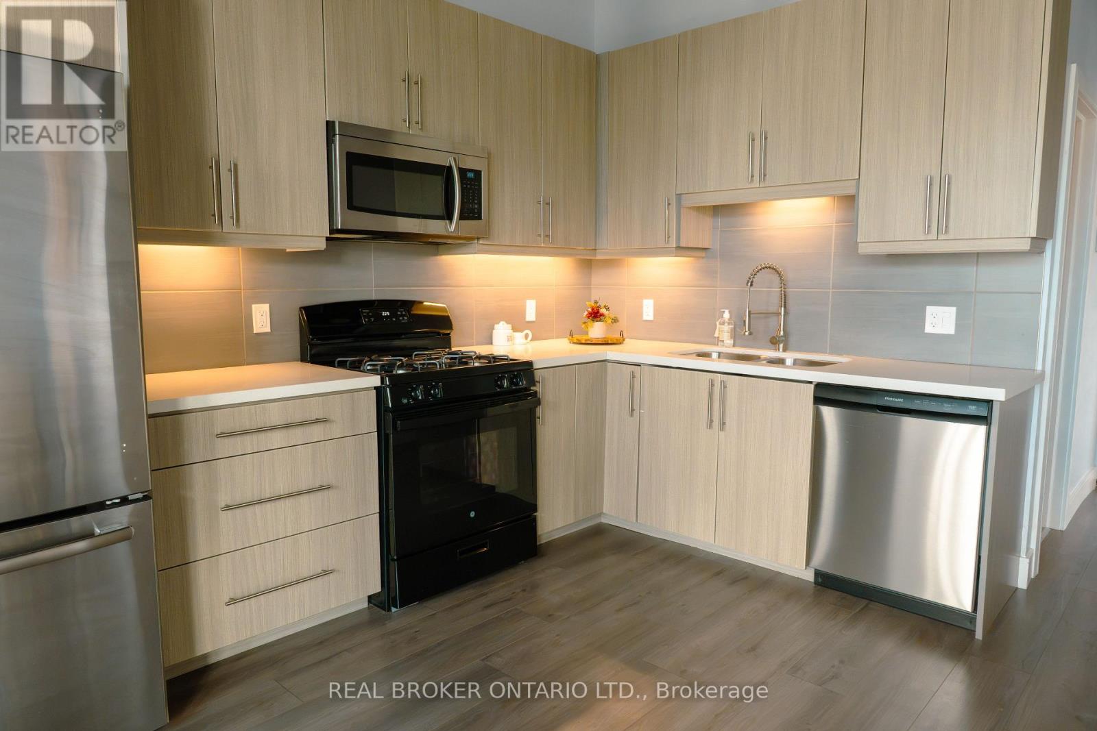 #UNIT 102 904 PAISLEY ROAD - 6