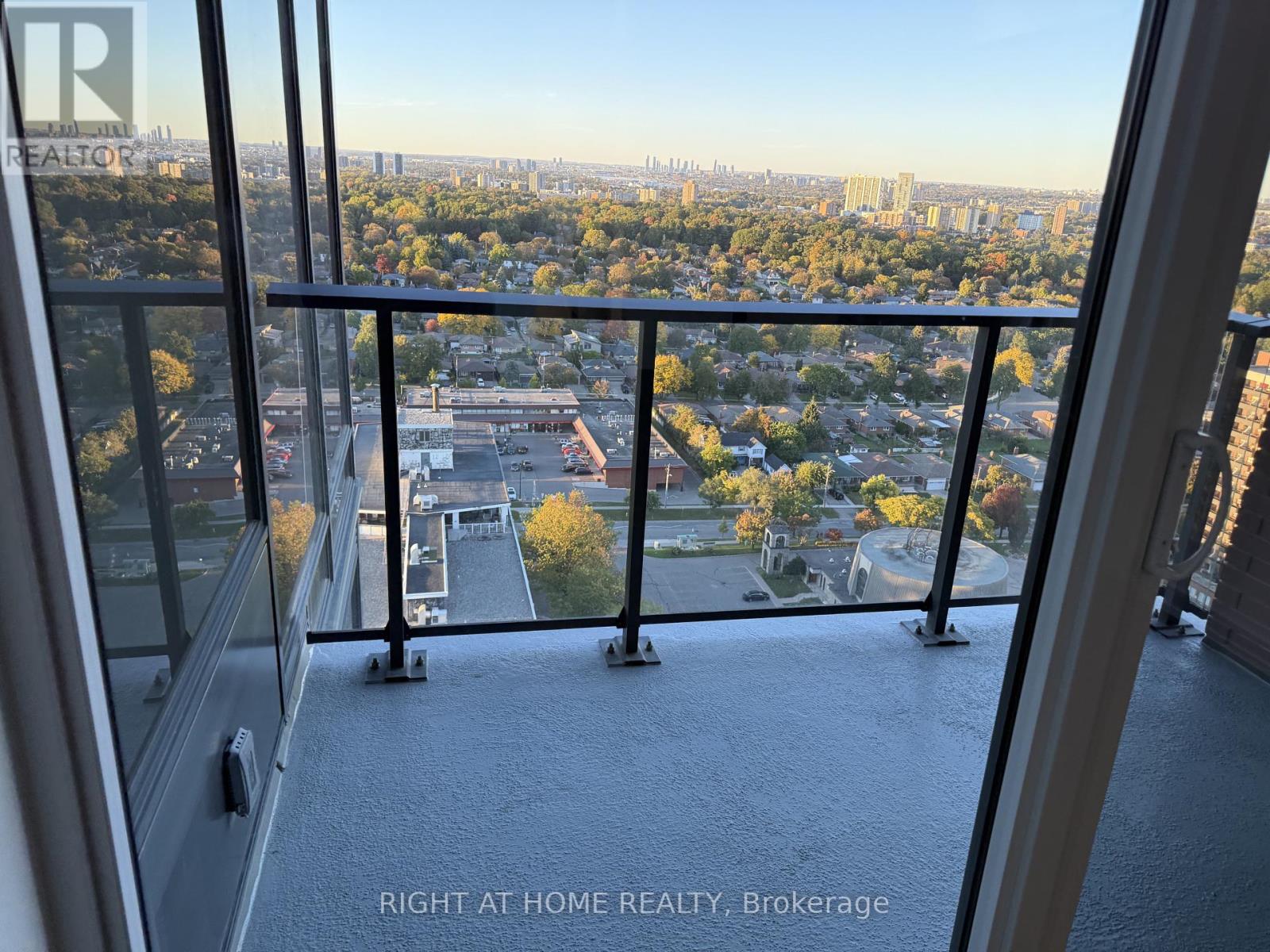 2320 - 4010 EGLINTON AVENUE W, Toronto (Humber Heights) — photo 6