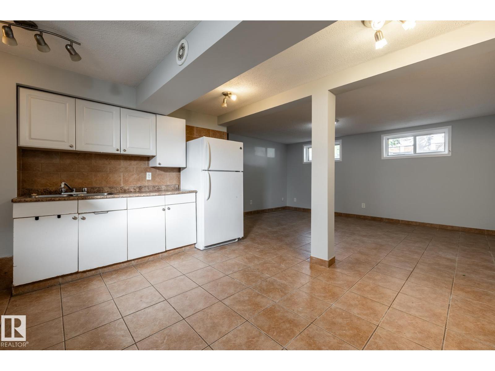 10619 129 AV NW - 19