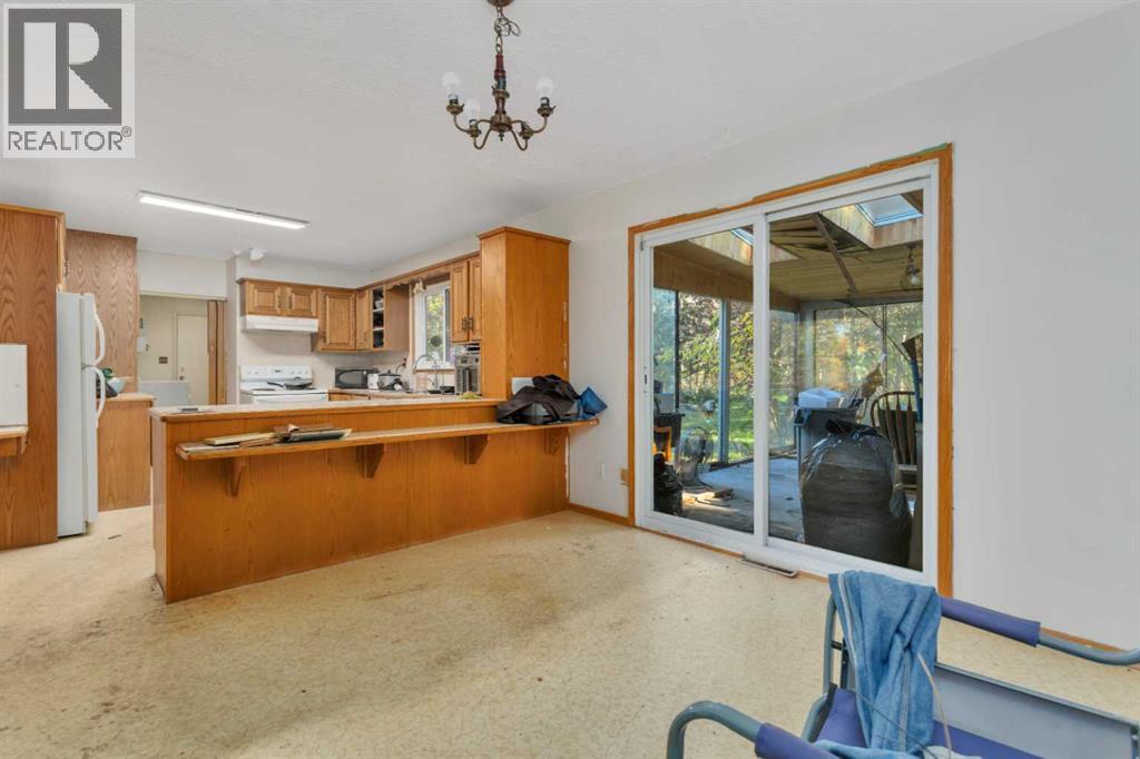 22 College Park Close, Red Deer — photo 10