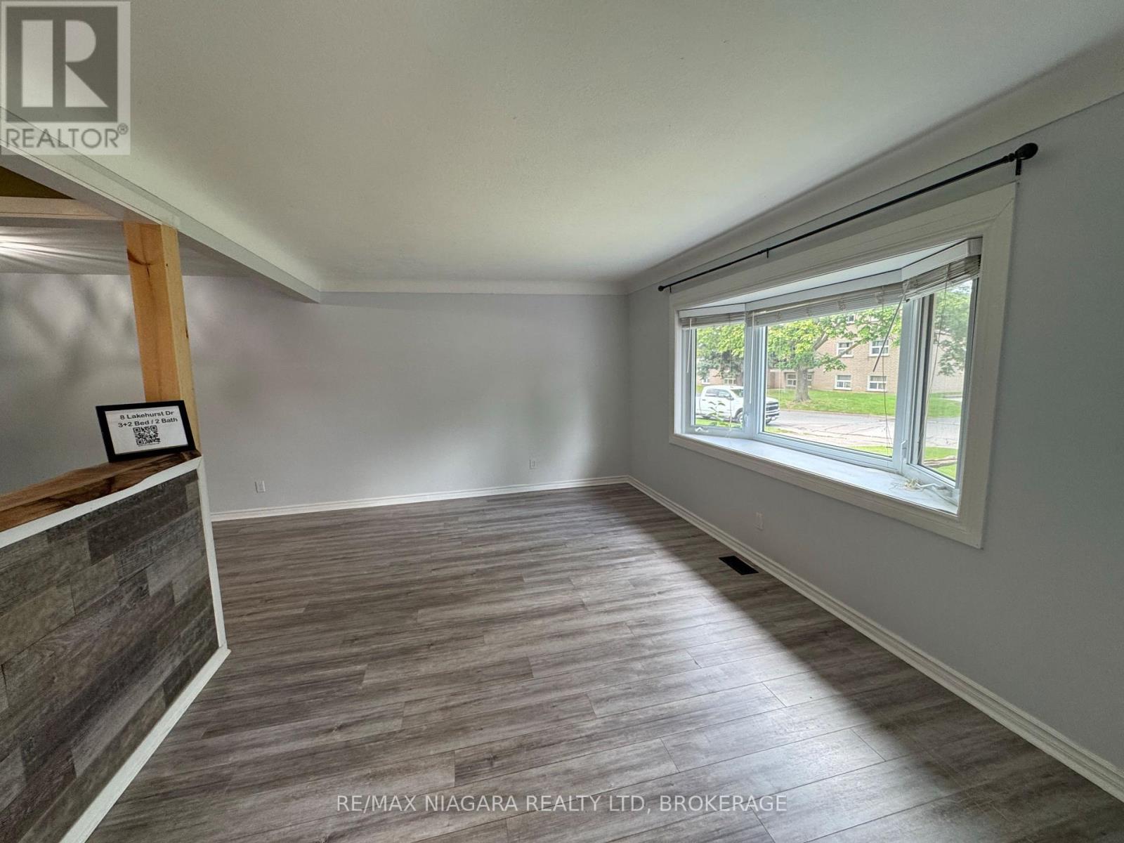 8 LAKEHURST DRIVE, St. Catharines (Lakeport) — photo 2