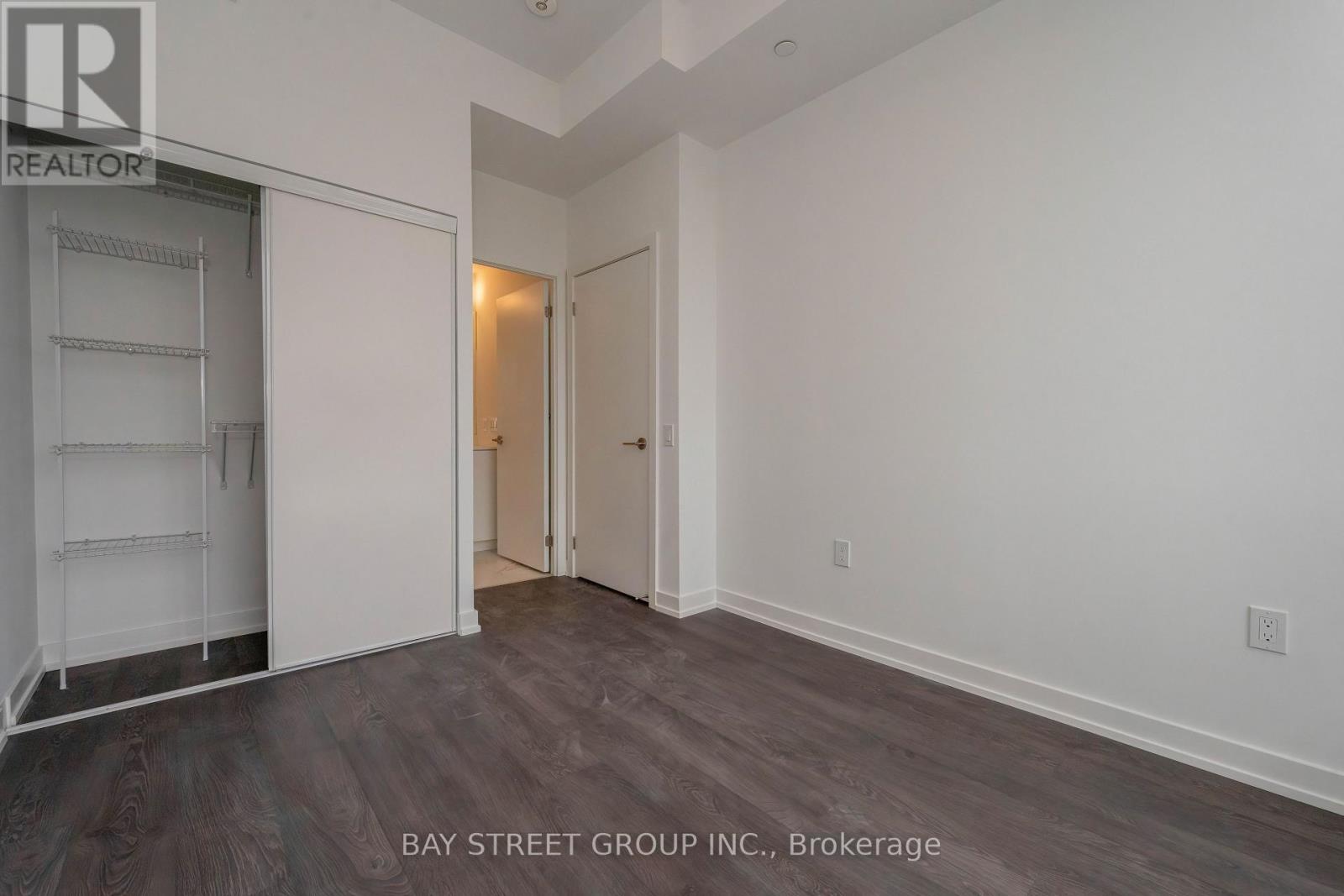 7 Golden Lion Heights East — photo 13