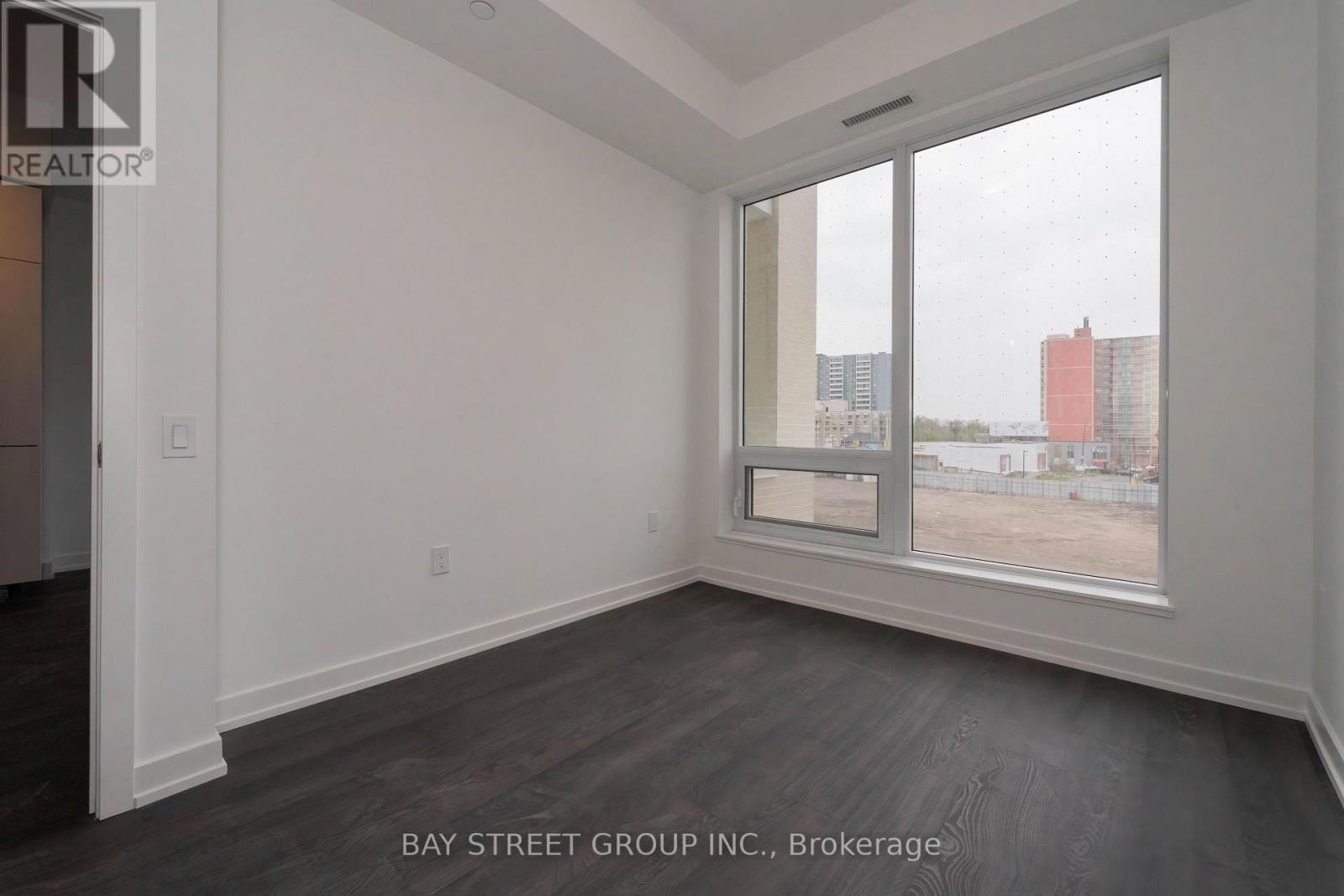 7 Golden Lion Heights East — photo 14