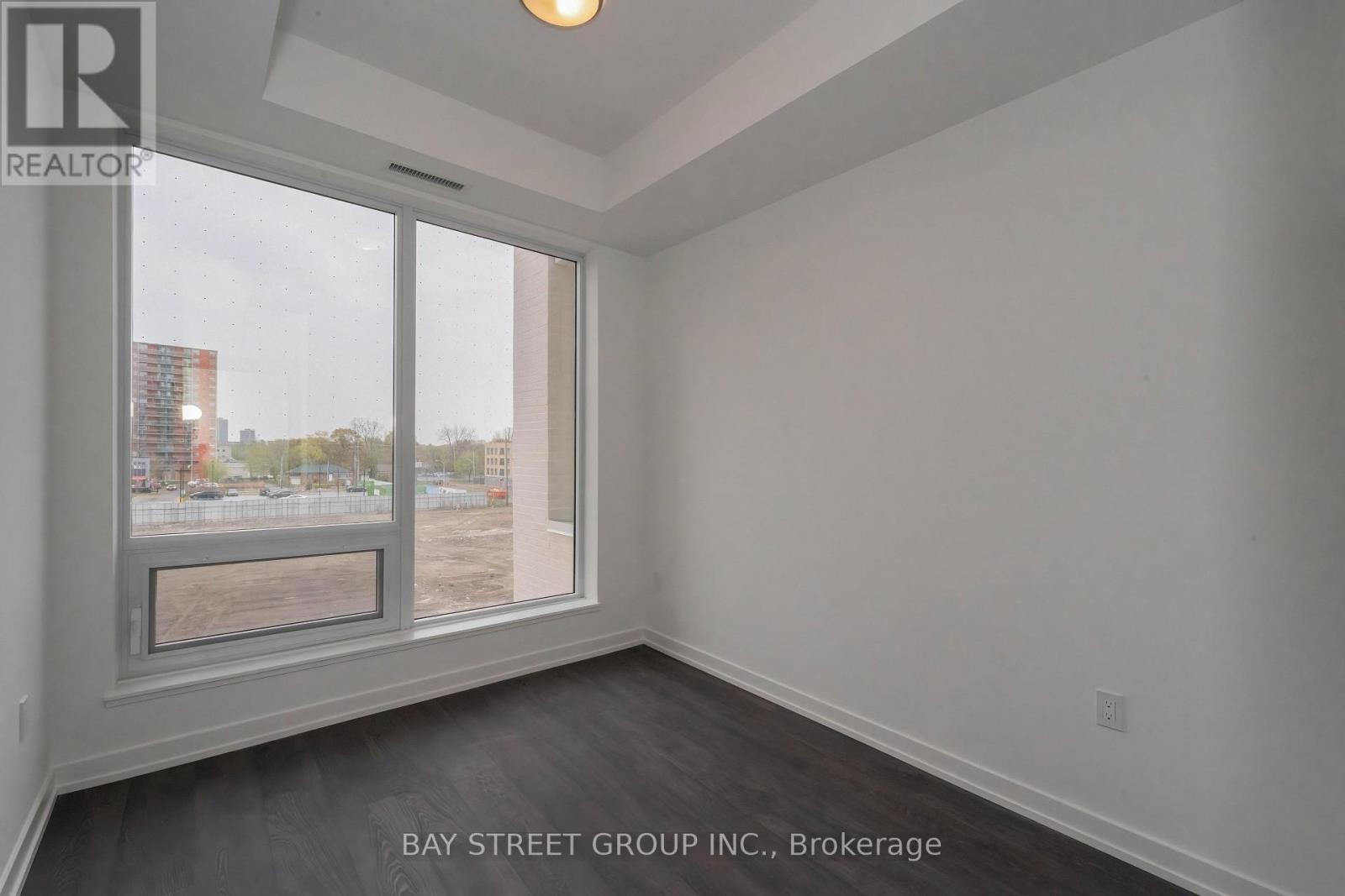 7 Golden Lion Heights East — photo 15