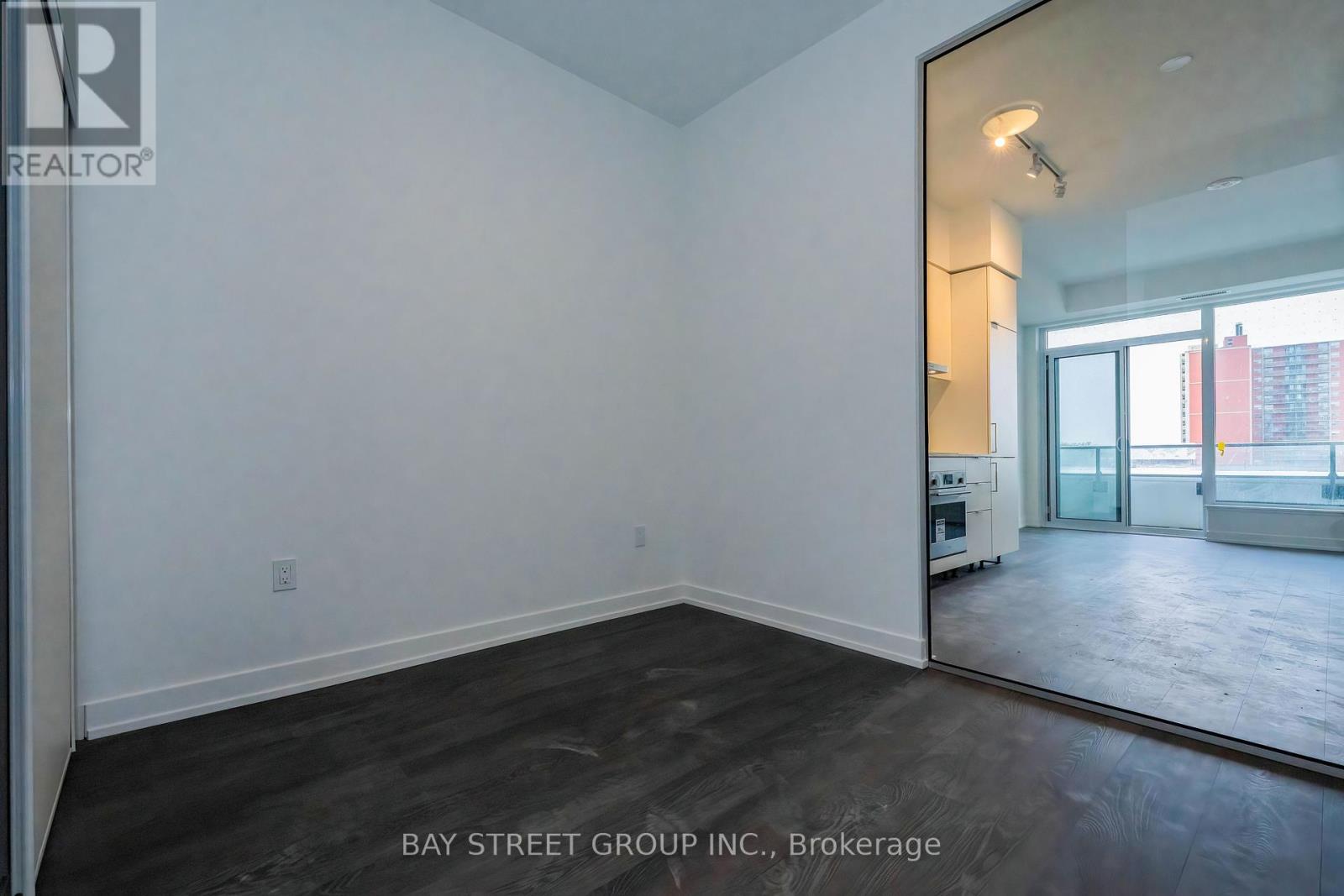 7 Golden Lion Heights East — photo 17