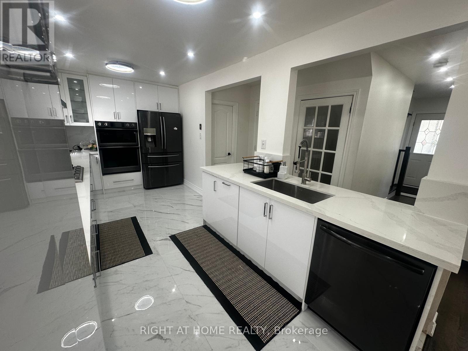71 Sandrift Square, Toronto, ON photo 11