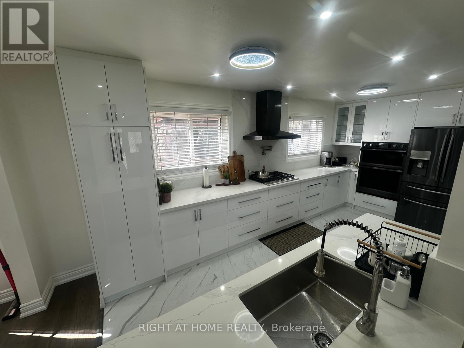 71 Sandrift Square, Toronto, ON photo 12