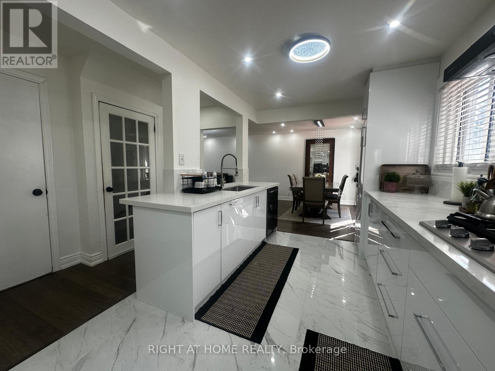 71 Sandrift Square, Toronto, ON photo 13