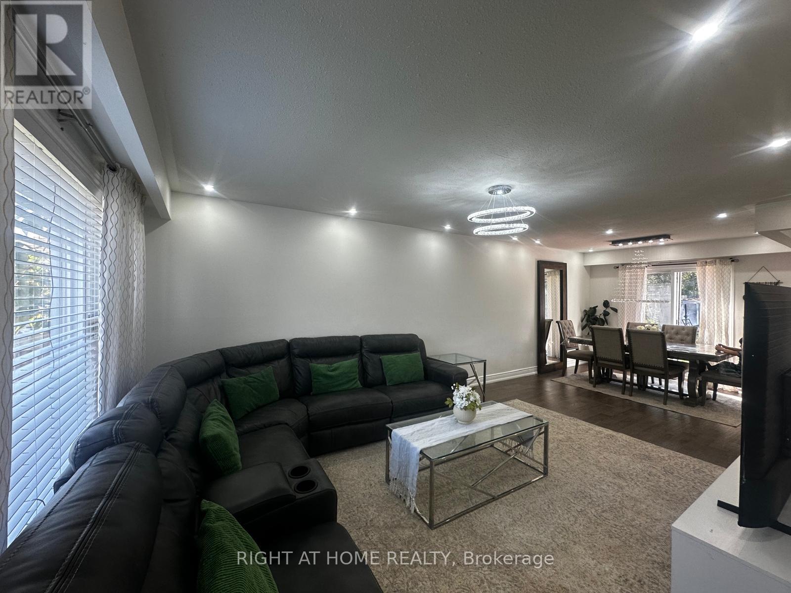 71 Sandrift Square, Toronto, ON photo 5