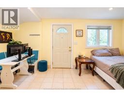 Kitchen - 1827 Moy Avenue, Windsor, ON N8W2M3 Photo 9