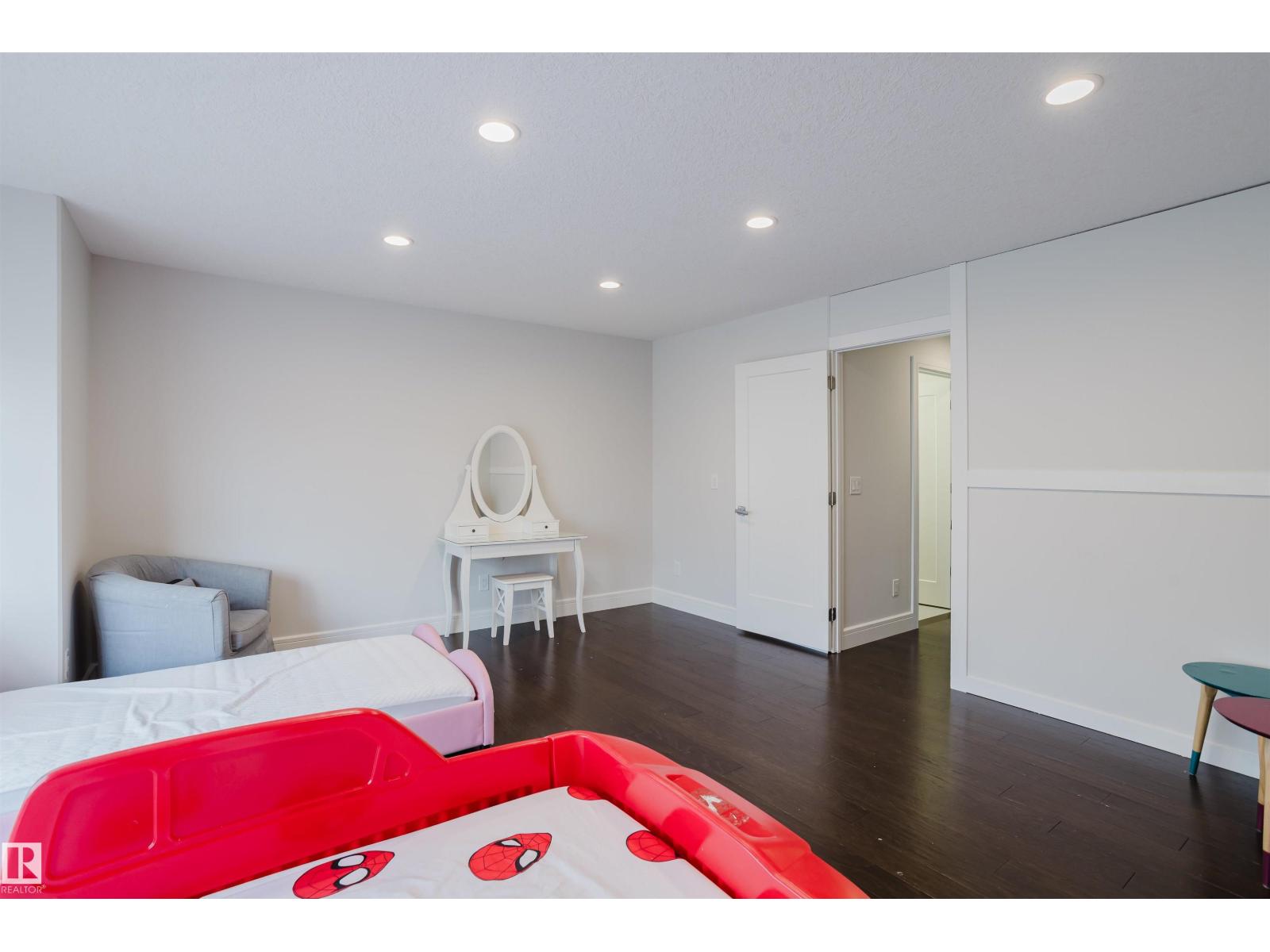1 EASTVIEW ST - 48