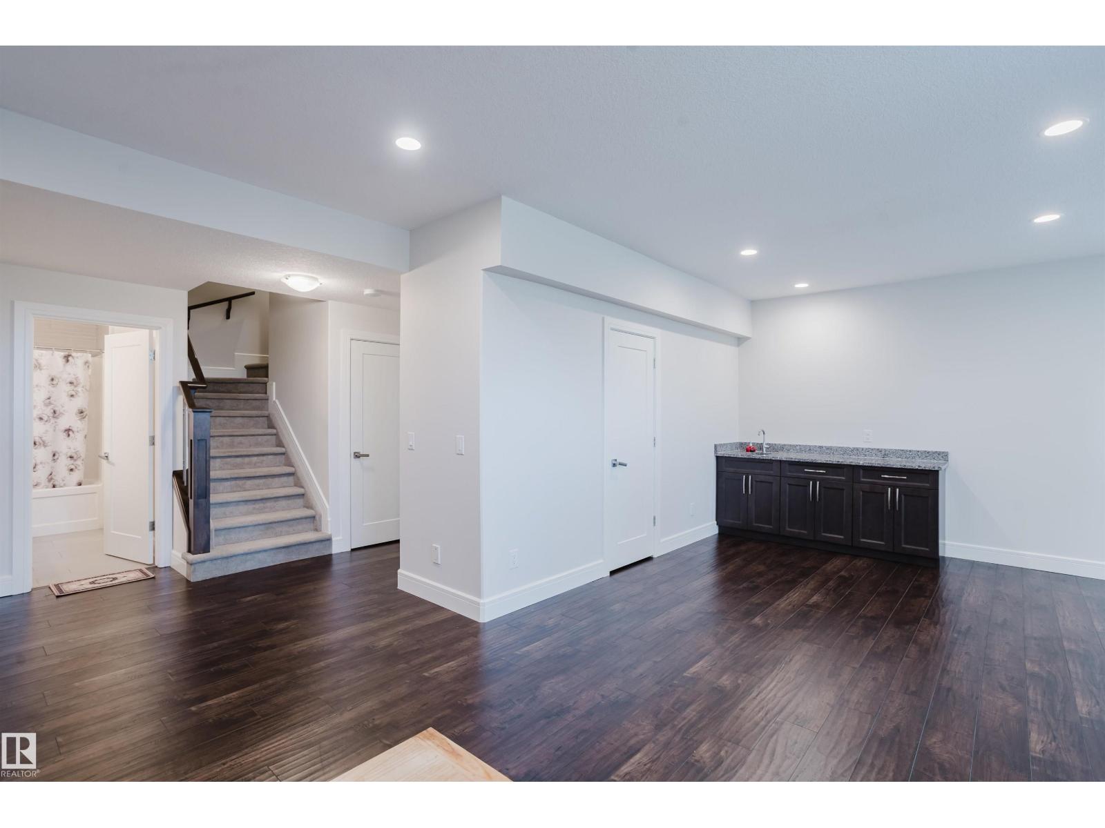 1 EASTVIEW ST - 56