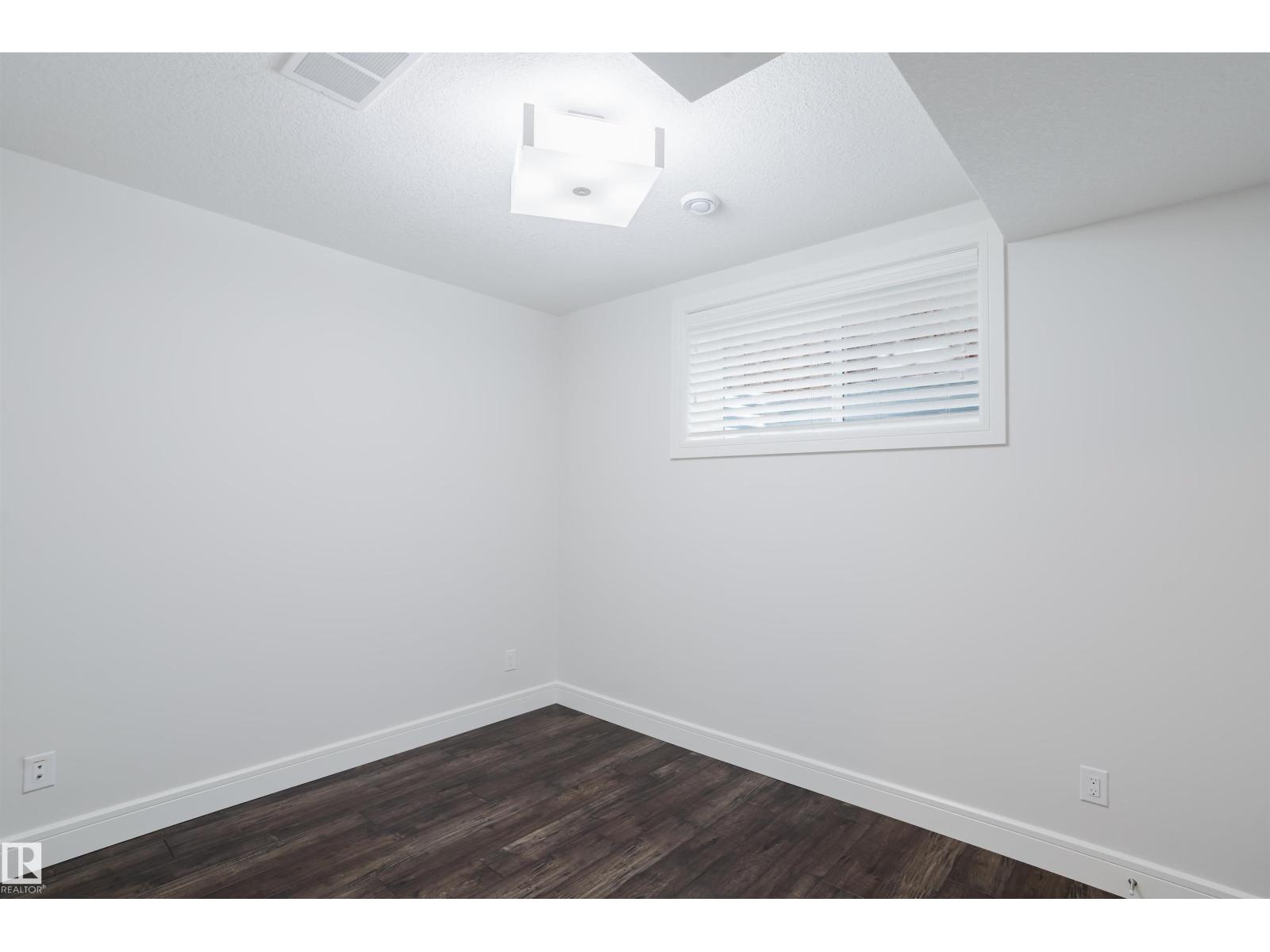 1 EASTVIEW ST - 60